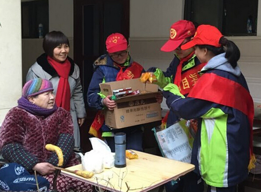 杭州四季青中学志愿者服务队看望老人