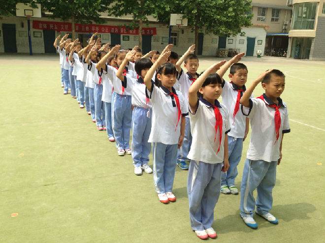 我是光荣的小哨兵济南市机场小学2.