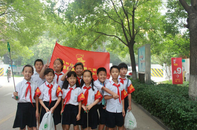 济南阳光100小学社区志愿者在行动